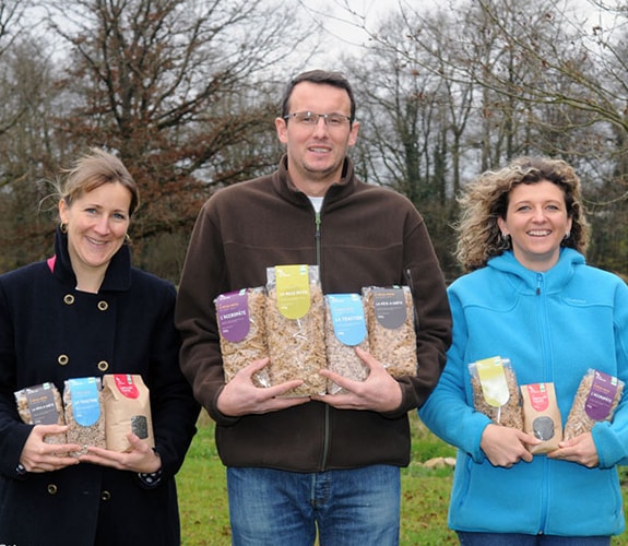 Producteur Une entreprise familiale, des cultures de légumineuses biologiques image